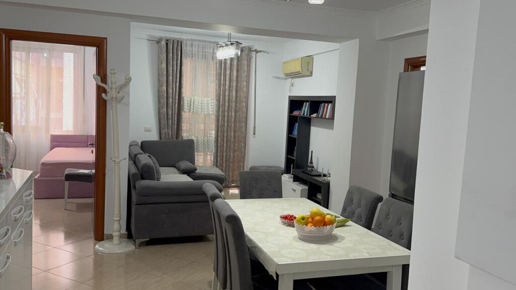 Apartament 3+1, Astir!