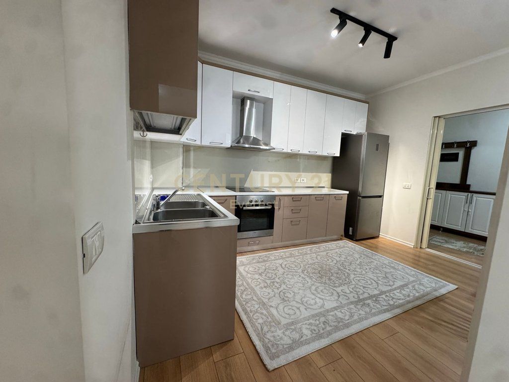 KOPSHTI BOTANIK, APARTAMENT 2+1+2+PARKIM PER QIRA