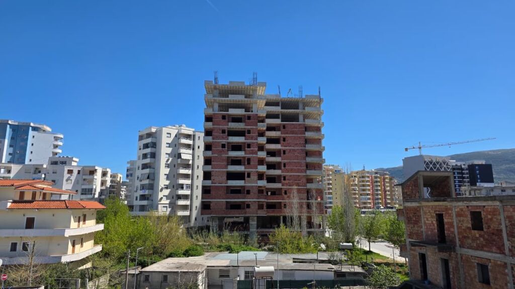 Apartament 2+1 në shitje pranë Portit & Vlora Marina