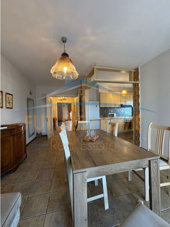 Qira, Duplex 3+1+3+Post Parkimi, Petronini