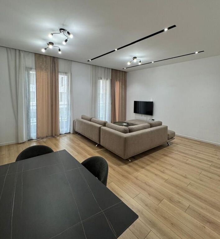 Apartament 2+1 per qera tek Square 21