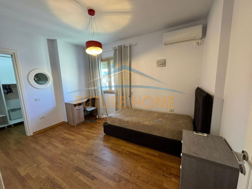 Qira, Duplex 3+1+3+Post Parkimi, Petronini