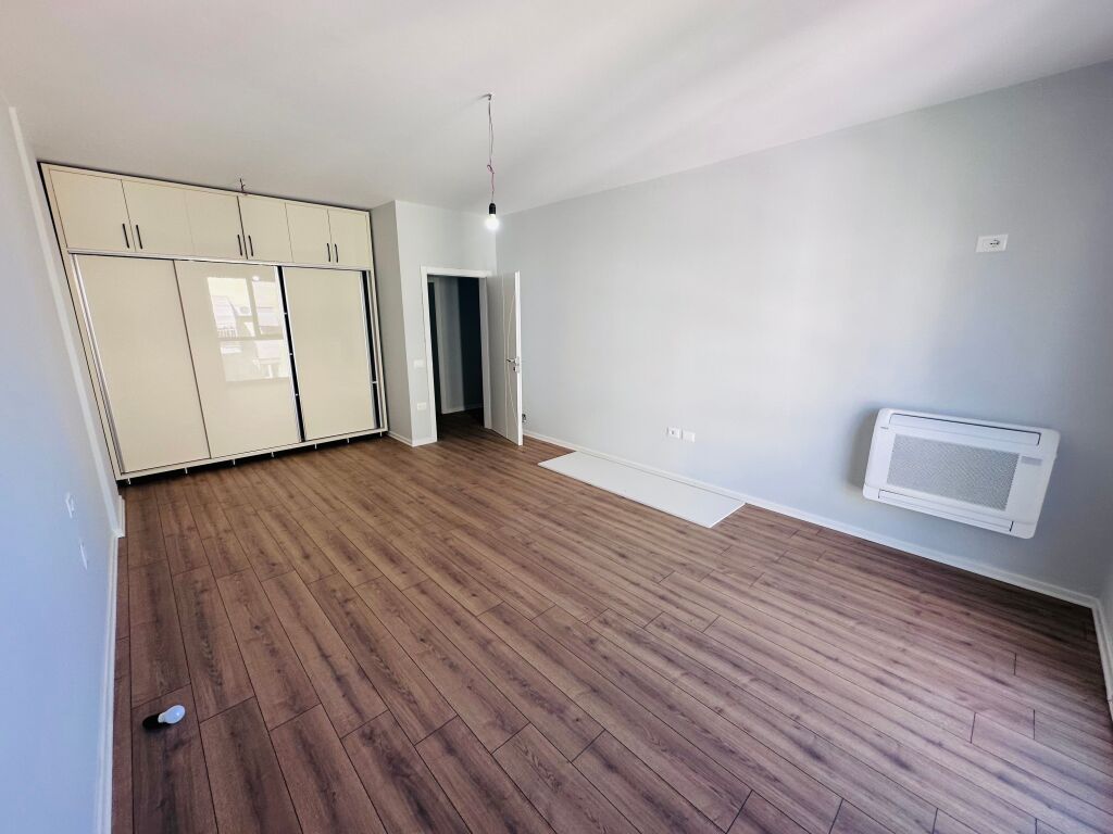 Jepet Me Qera Apartament 2+1+1 Ballkon +1 Depo