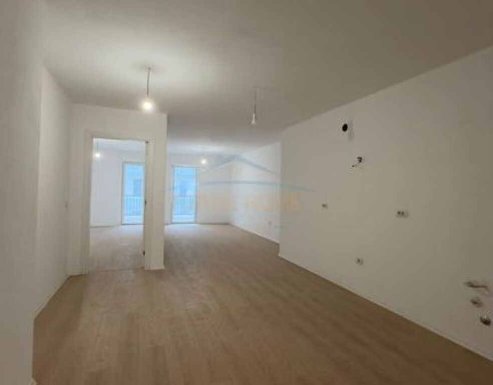 Shitet, Apartament 1+1, Kombinat