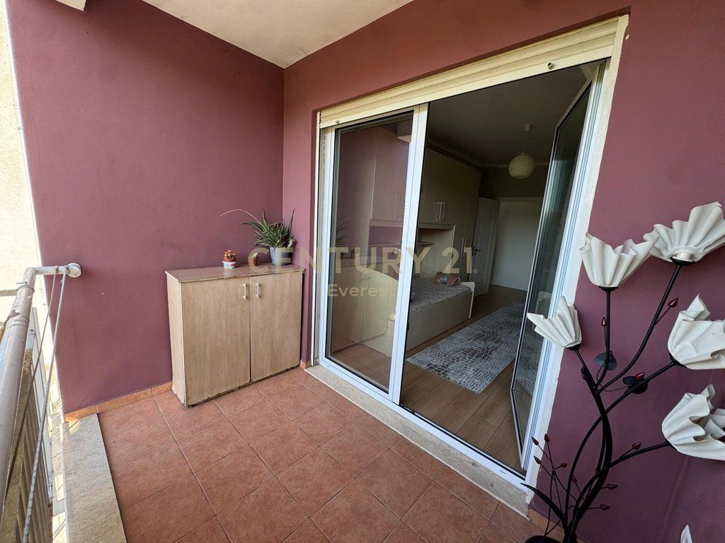 KOPSHTI BOTANIK, APARTAMENT 2+1+2+PARKIM PER QIRA