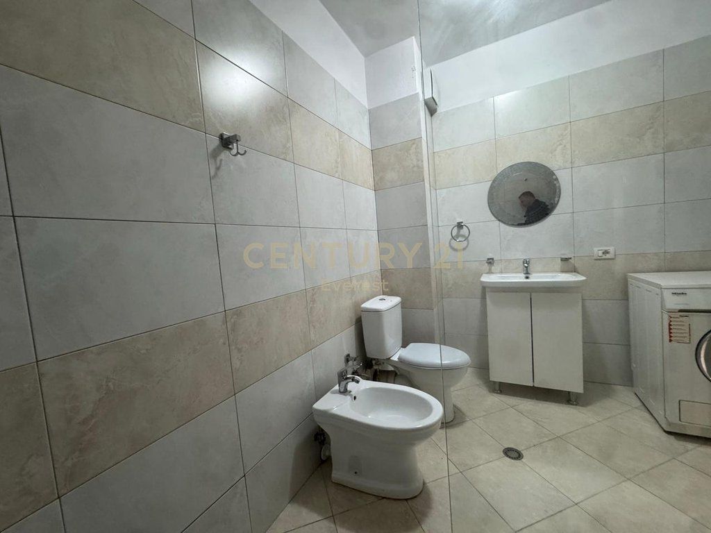 KOPSHTI BOTANIK, APARTAMENT 2+1+2+PARKIM PER QIRA
