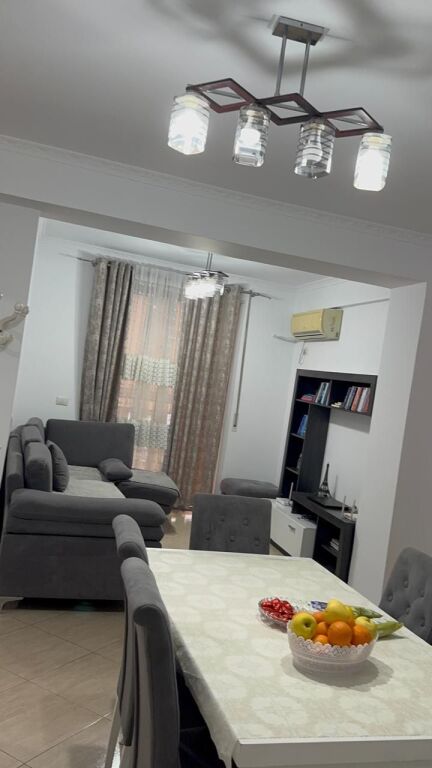 Apartament 3+1, Astir!