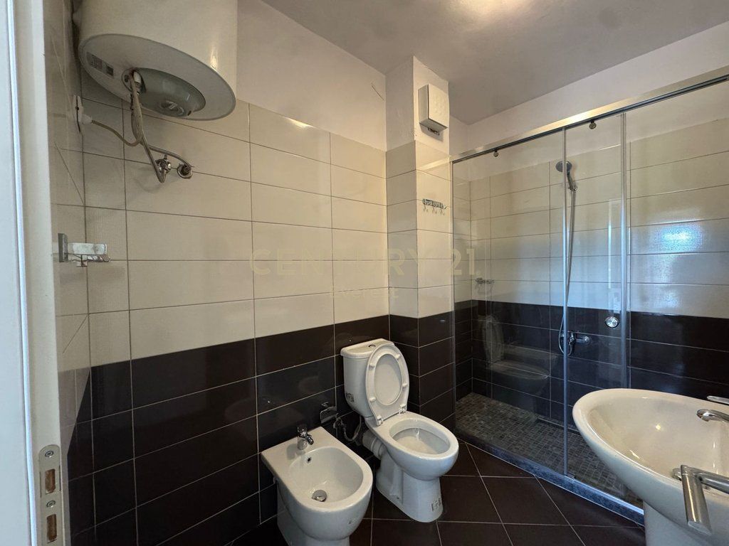 KOPSHTI BOTANIK, APARTAMENT 2+1+2+PARKIM PER QIRA