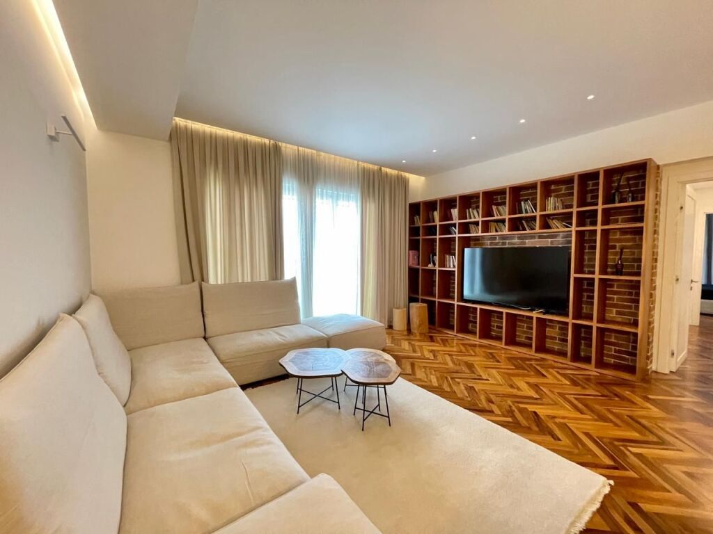 SUPER APARTAMENT 2+1 PER QIRA TEK AMBASADOR 3