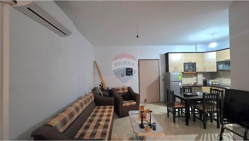 Apartment 1+1 for Rent – Reshat Osmani Street, Vlora
