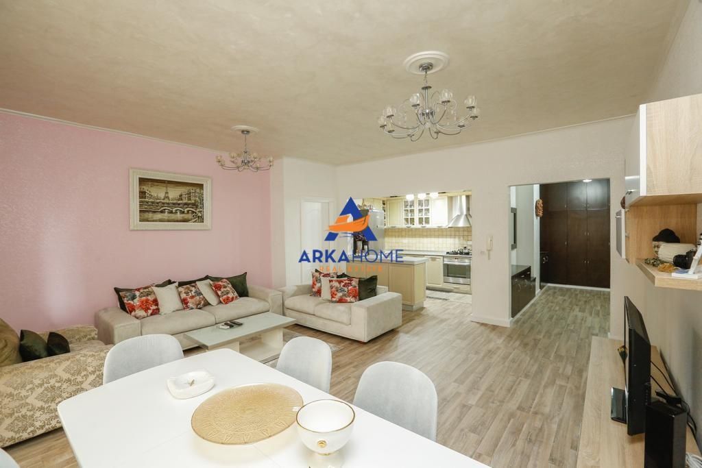 JEPET ME QERA APARTAMENT 3+1+2+2 BALLKONE "NE QENDER" 1200 EURO