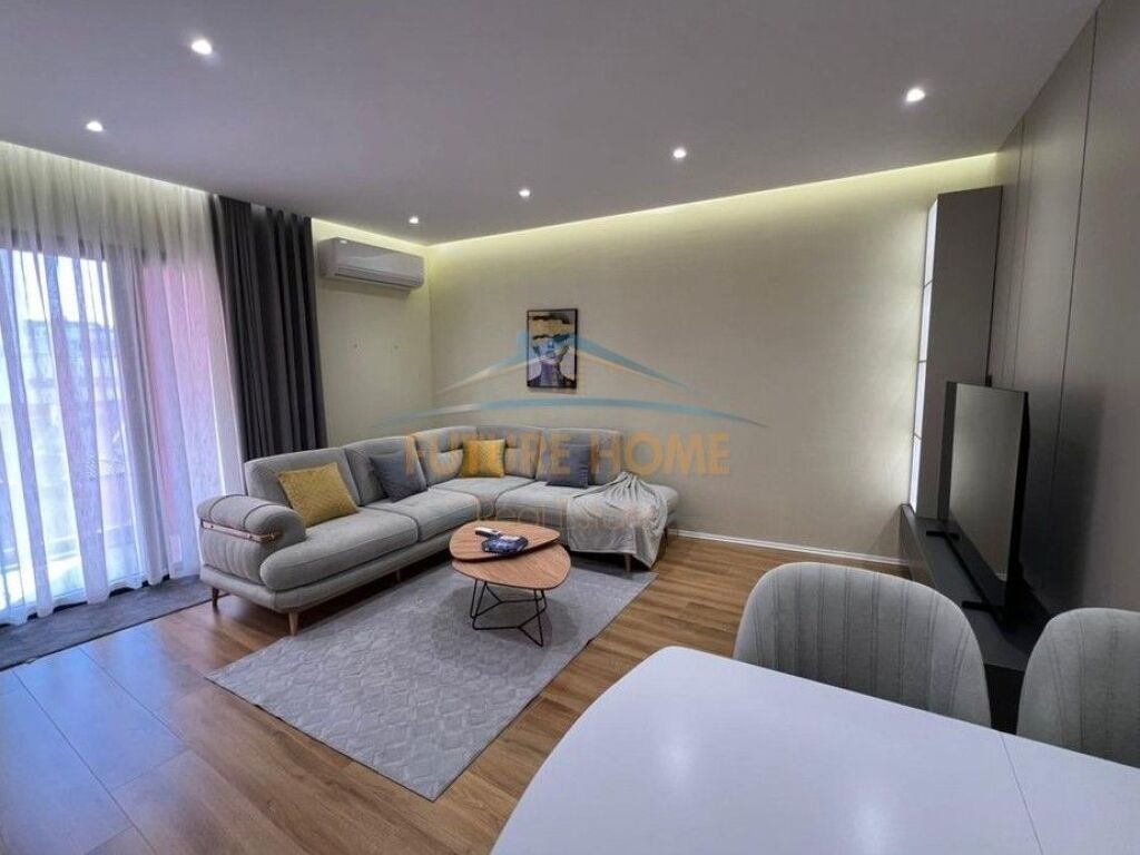 Shitje, Apartament 1+1,Galeria Roma , Rruga e Kavajes, Tirane !