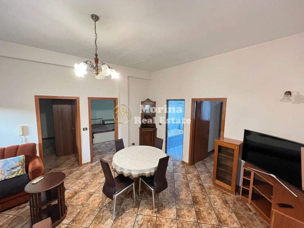 Qera | Shtëpi private 2 + 1 | Rruga e Durrësit | 600 €/muaj