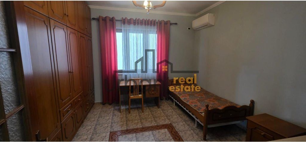 Qera, Pjesë Vile, 3+1+2 , Tregu Elektrik, Tiranë - 750€ | 140 m²