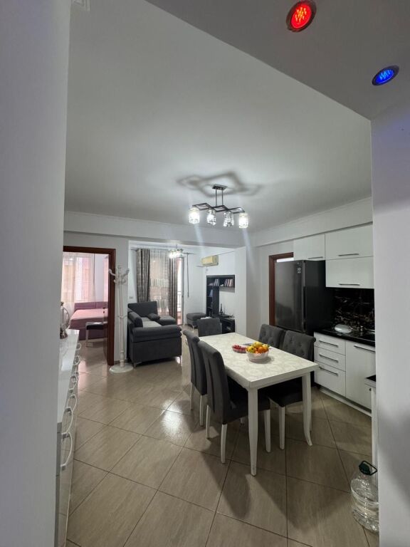 Apartament 3+1, Astir!