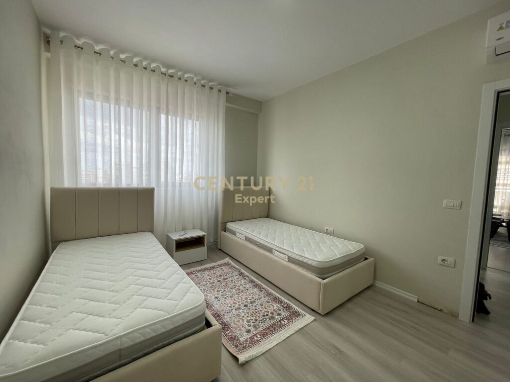 JAPIM APARTAMENT 2+1+2 ME POST PARKIMI ME QIRA NE RRUGEN E DURRESIT !