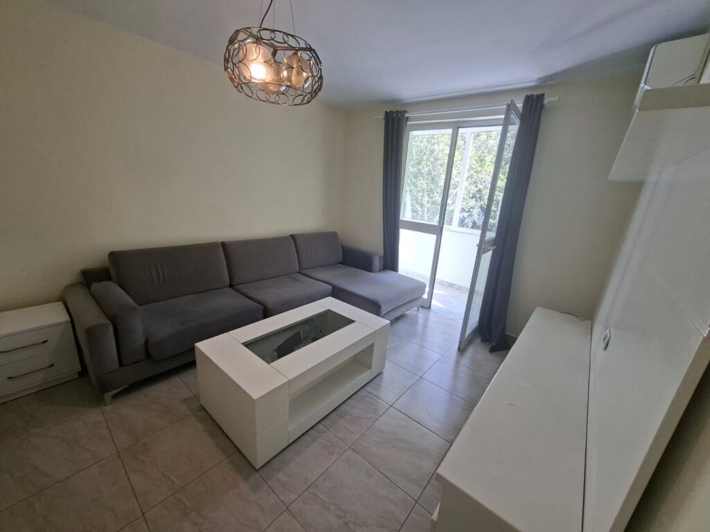 APARTAMENT 2+1 ME QIRA ISH EKPOZITA 750 EURO