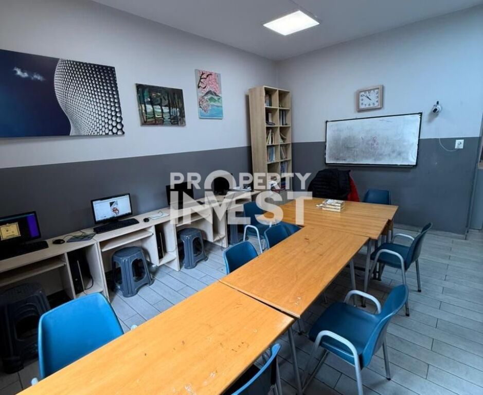 Locale Ufficio in Affitto a Bllok, vicino a Piazza Willson