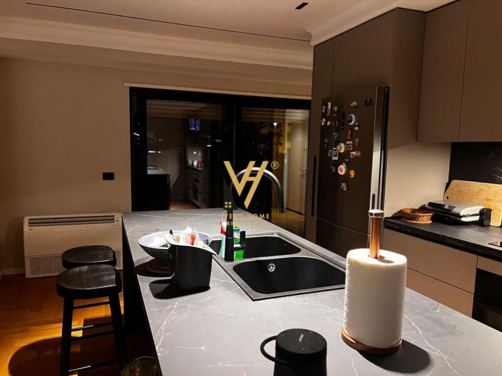 SHITET APARTAMENT 3+1+2+VERANDE TE BLLOKU 750.000 EURO