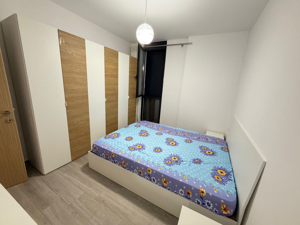 🏡 Jepet me qira 3+1 tek 5 Maji  ✨ Apartament komod dhe i organizuar në: 🛋️ Sallon + kuzhinë 🛏️ 3 dhoma gjumi 🚿 2 tualete 🌿 Ballkon  📍 Kati i 2 banim 💰 Çmimi: 500€ / muaj  📩 Për më shumë info ose vizitë, shkruani në DM