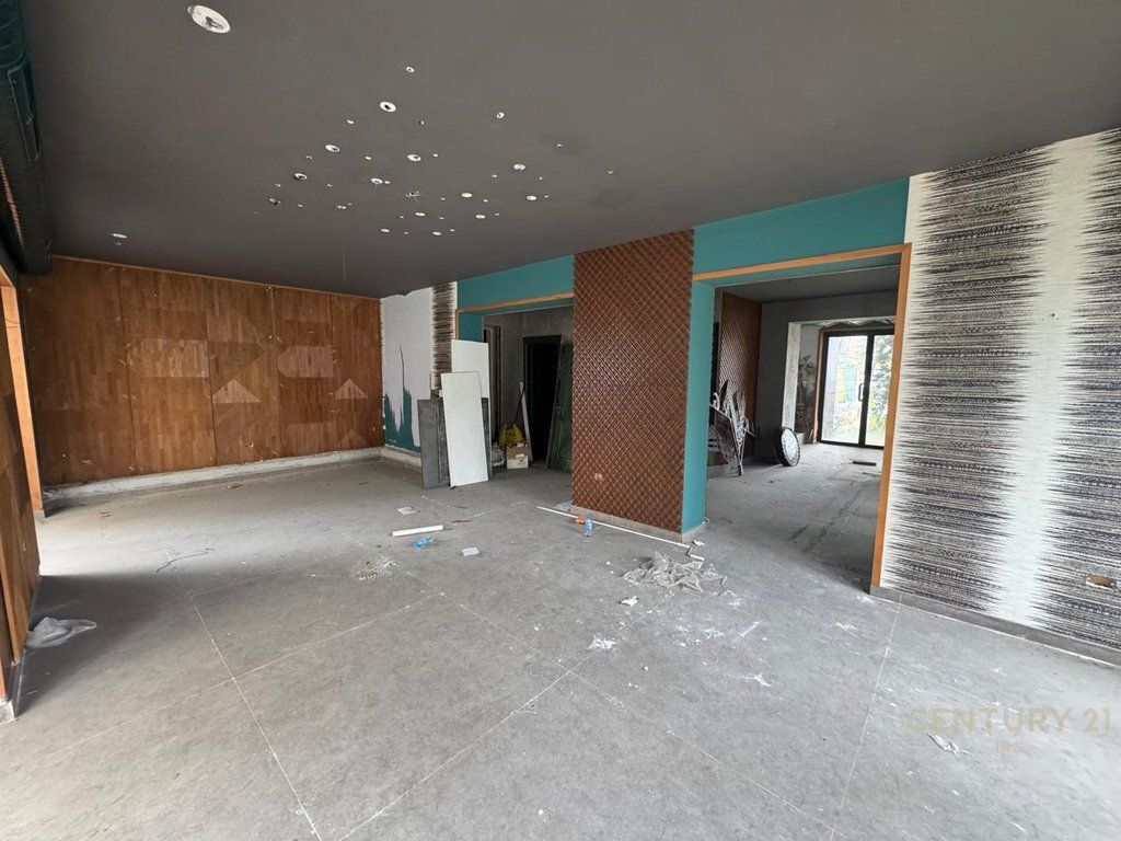 Commercial space for sale on Muhamet Gjollesha street