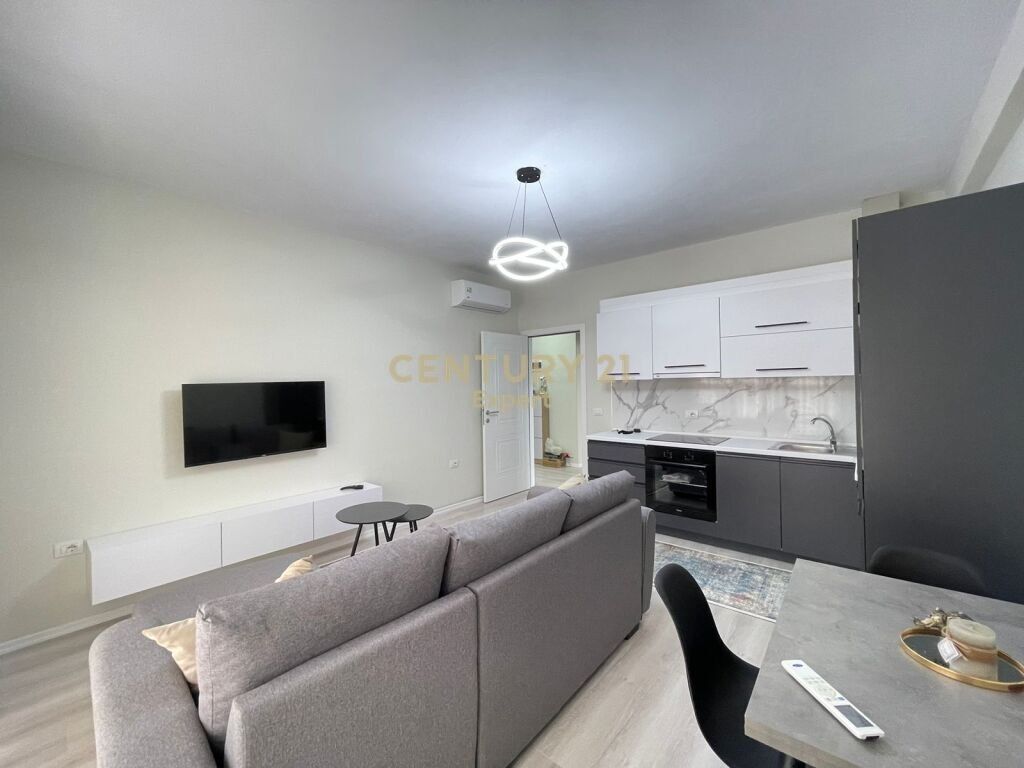 JAPIM APARTAMENT 2+1+2 ME POST PARKIMI ME QIRA NE RRUGEN E DURRESIT !