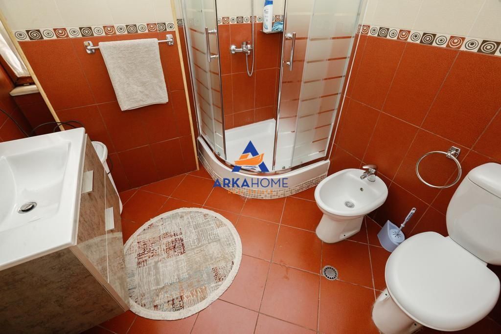 JEPET ME QERA APARTAMENT 3+1+2+2 BALLKONE "NE QENDER" 1200 EURO