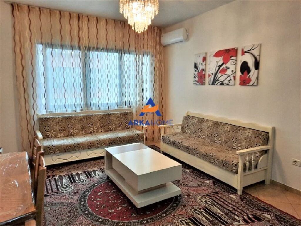 SHITET APARTAMENT 1+1+BALLKON "PRANE TREGUT TE MEDRESES , RRUGA 5 MAJ" 12000000 LEKE