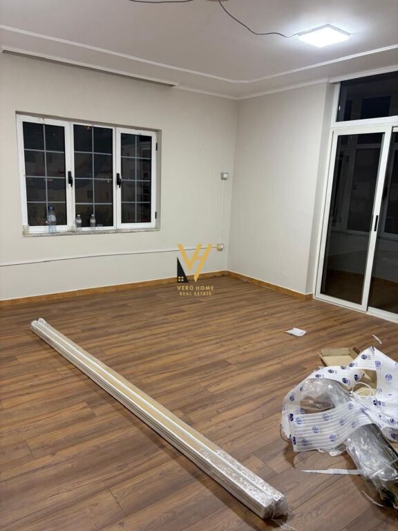 BUSINESS PREMISES FOR RENT 178 M2 AT WILLSON SQUARE 1,800 EURO