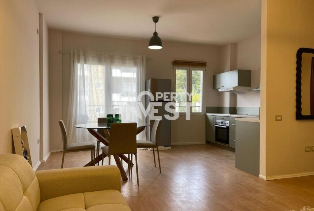 Shitet Apartament 2+1+ballkon ne Sarande.
