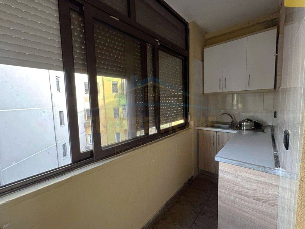 Qera, Apartament 1+1, Stadiumi i Dinamos.