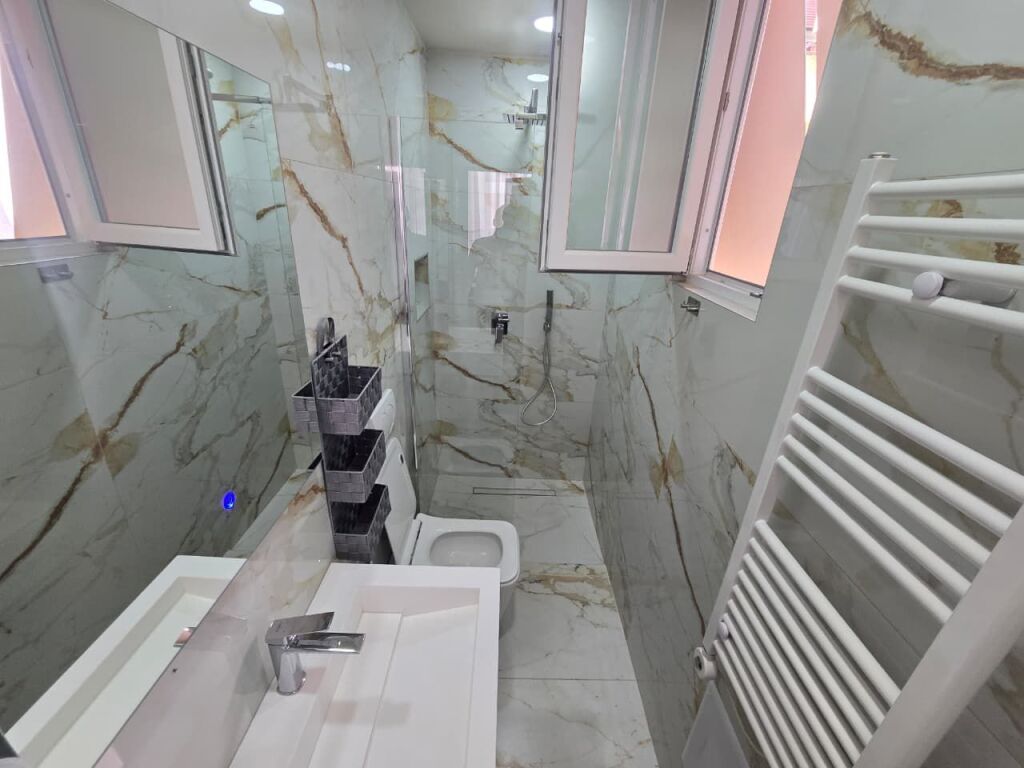 Apartament 1+1 Me Qira Përballë Delijorgjit