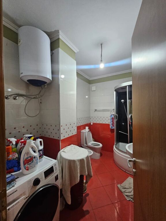 Shitet apartament 2+1 i organizuar shumë mirë, ideal për banim familjar ose investim.