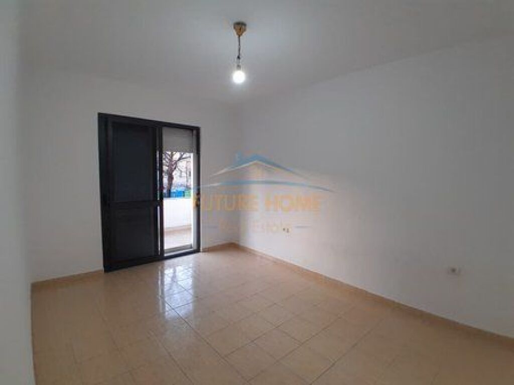 Shitet, Apartament 2+1, Brryli, Tiranë