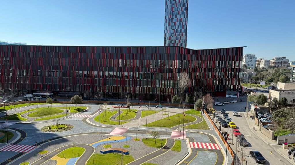 Apartament 2+1 për shitje pranë stadiumit Air Albania – Lokacion elitar në zemër të Tiranës