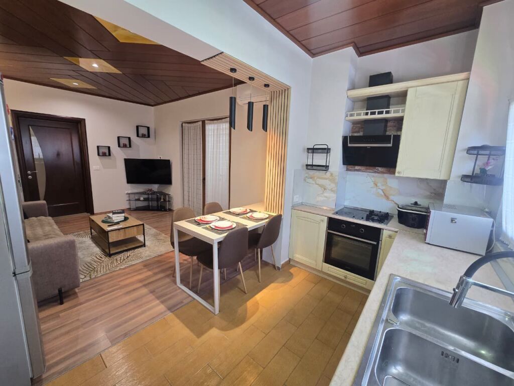 Apartament 1+1 Me Qira Përballë Delijorgjit