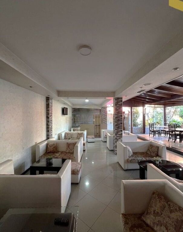 Qera, Vile 3-kateshe, Xhamlliku