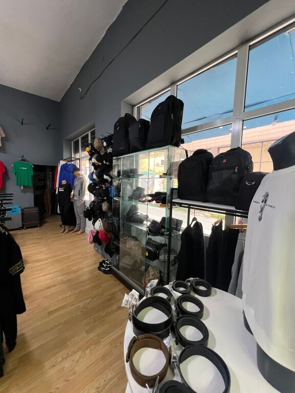 Occasion 6500€ the entire shop is sold 400 thousand lek monthly rent