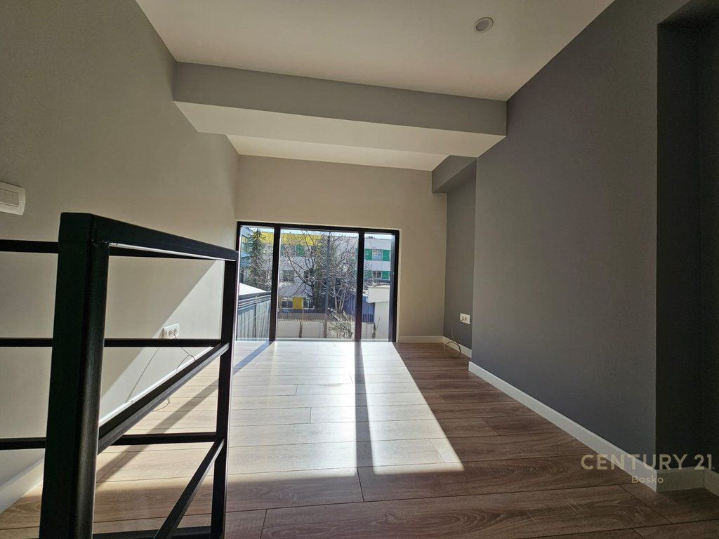 OFFICE FOR RENT AT PAZARI I RI!!