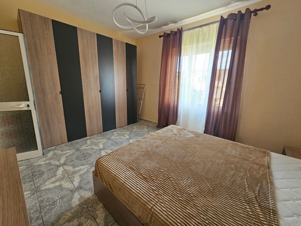 Apartament 1+1 me qera 21shi, (Mozaiku)