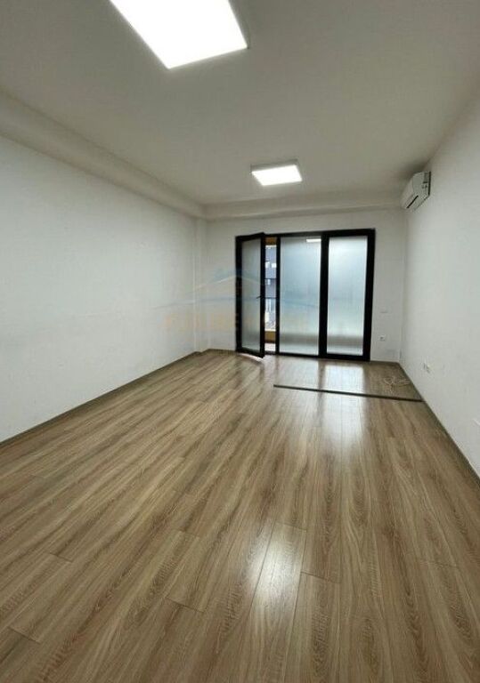 Rent, Business premises for offices, Square 21 Complex, Tirana.