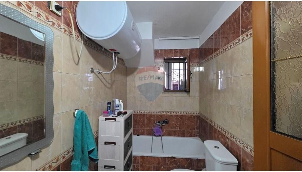 Apartament 1+1 në shitje pranë Shkolla Ismail Qemali – Okazion