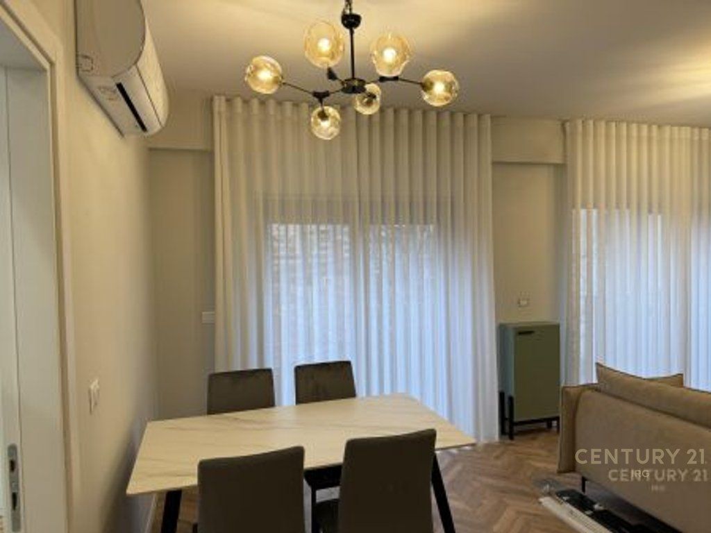 SHITET APARTAMENT 1+1 TEK KISHA KATOLIKE, RRUGA E KAVAJES