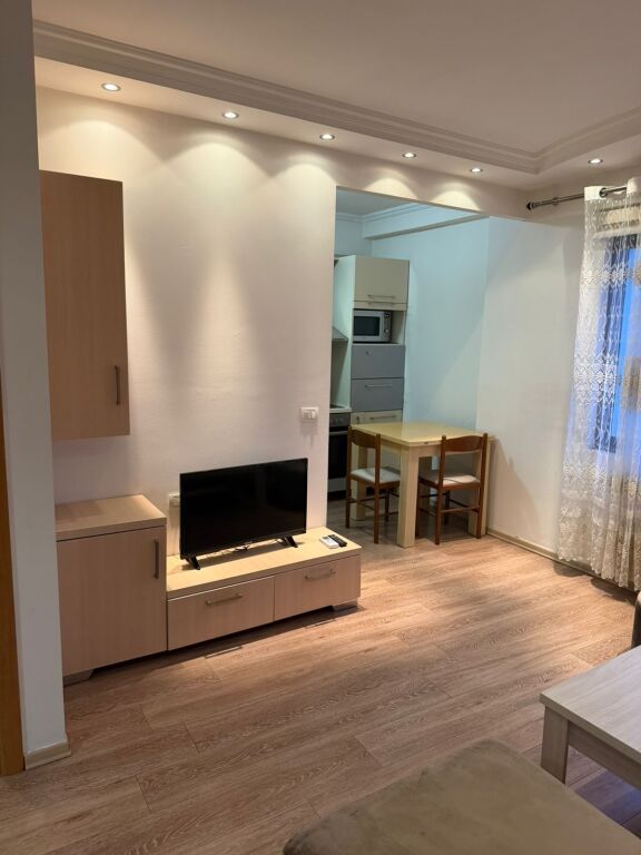 Apartament 2+1 per qira Rruga Karl Gega !