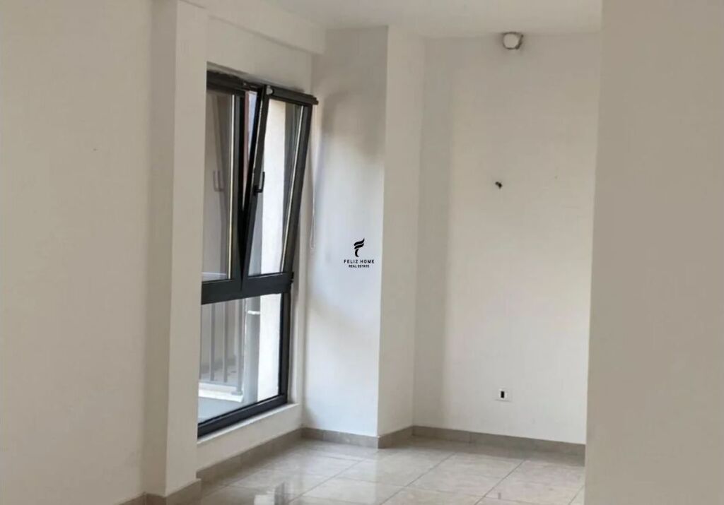 ZYRE ME QERA 90 M2 PAZAR I RI 80.000 LEKE FH-68425