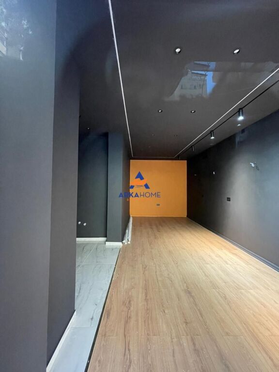 LOCALE IN AFFITTO "KOMUNA E PARISIT" 50.000 LEKE