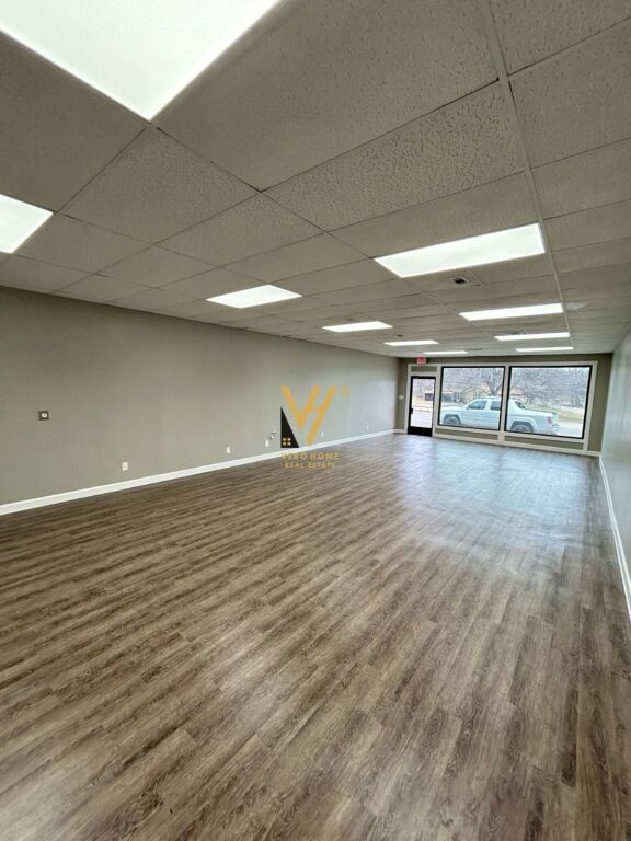 BUSINESS PREMISES FOR RENT 190 M2 ON BARRIKADAVE STREET 4,000 EURO