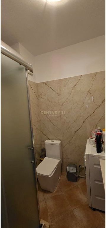 Appartamento 1+1 in Affitto a Porcelan, Palazzo con Ascensore