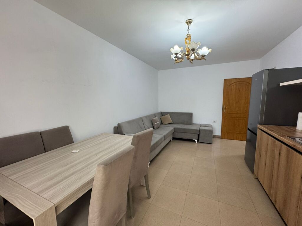 Jepet me qira   Ap 2+1 prane Ures Vasil Shanto 600 euro