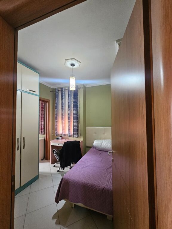 Shitet apartament 2+1 i organizuar shumë mirë, ideal për banim familjar ose investim.